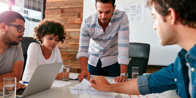 Seis dicas para integrar suas equipes de marketing e vendas